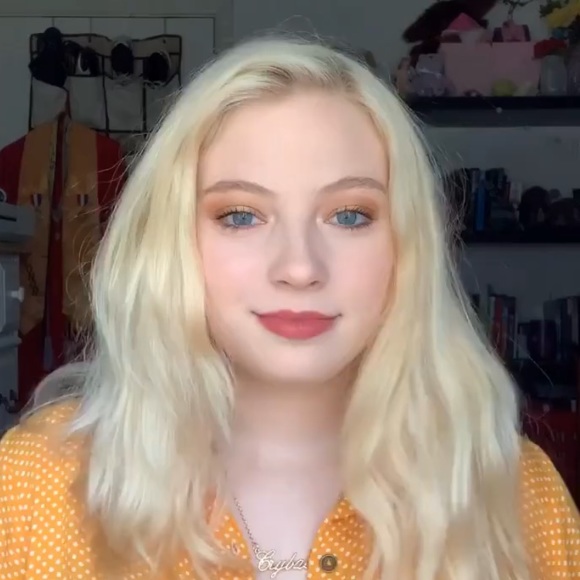 Meet your Posher, Amanda - Picture 1 of 1